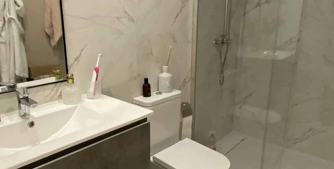 Продажа апартаментов на среднем этаже в Estepona 12