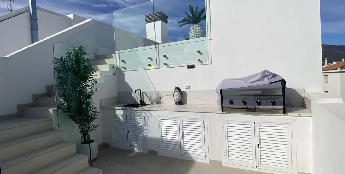 Продажа апартаментов на среднем этаже в Estepona 26