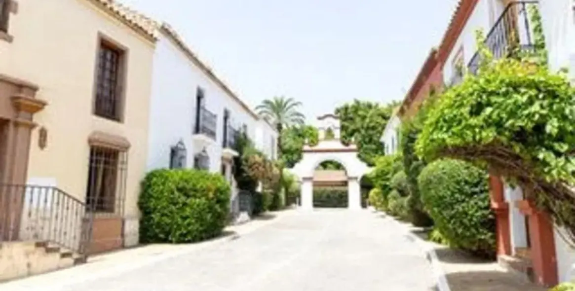 Venta de adosado en Guadalmina Baja 1