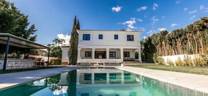 Долгосрочная аренда  отдельно стоящей виллы в Nueva Andalucía 0