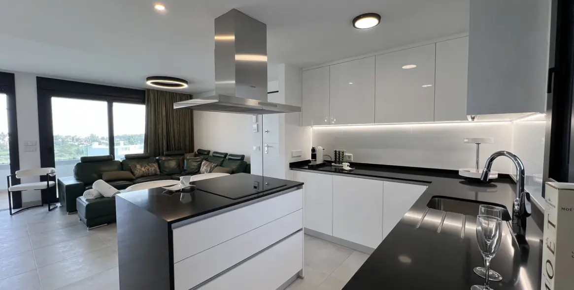 Sale of middle floor apartment in Atalaya 1