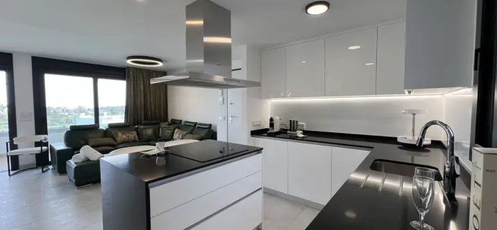 Venta de apartamento en planta media en Atalaya 0