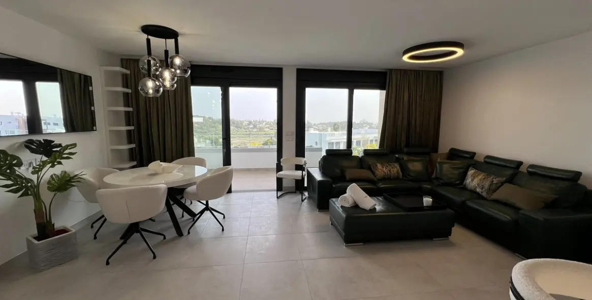 Sale of middle floor apartment in Atalaya 2