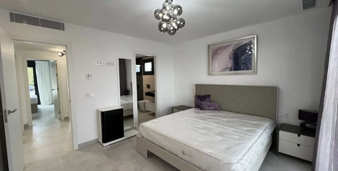 Sale of middle floor apartment in Atalaya 5