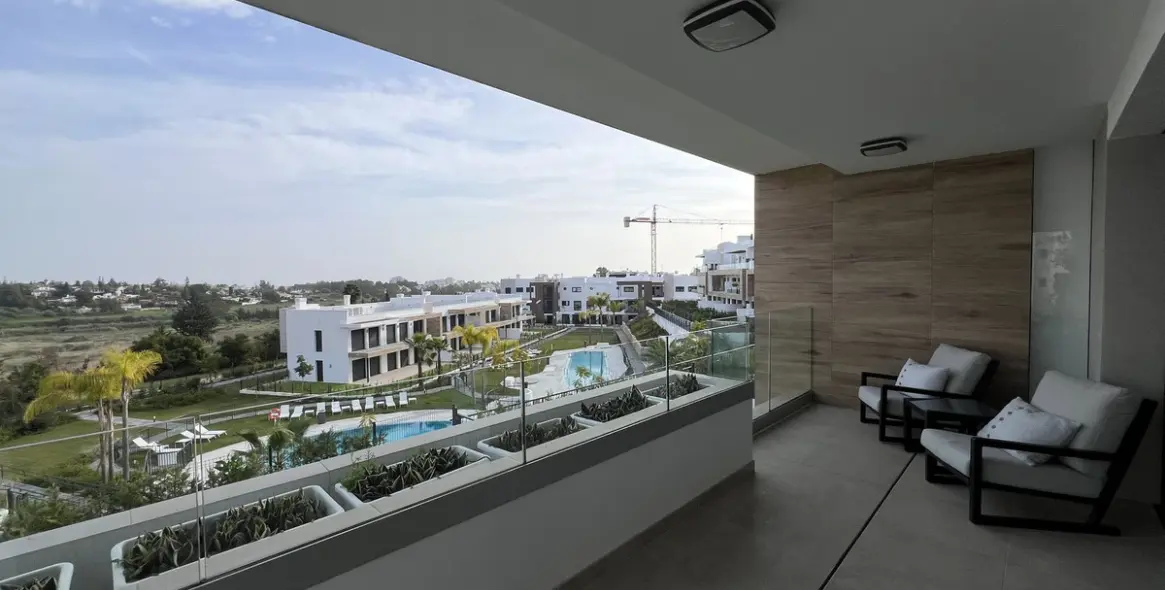 Sale of middle floor apartment in Atalaya 17