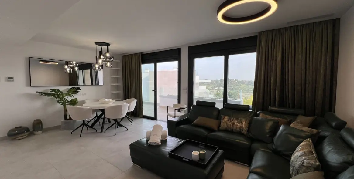 Sale of middle floor apartment in Atalaya 20