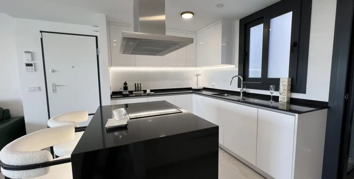 Sale of middle floor apartment in Atalaya 14