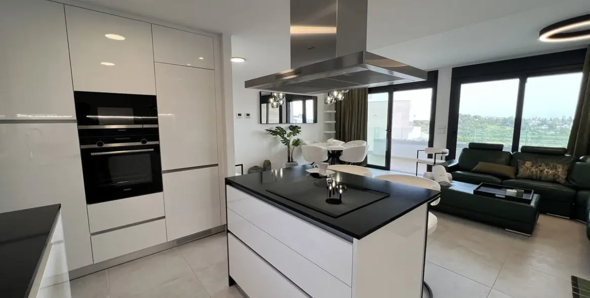 Sale of middle floor apartment in Atalaya 15