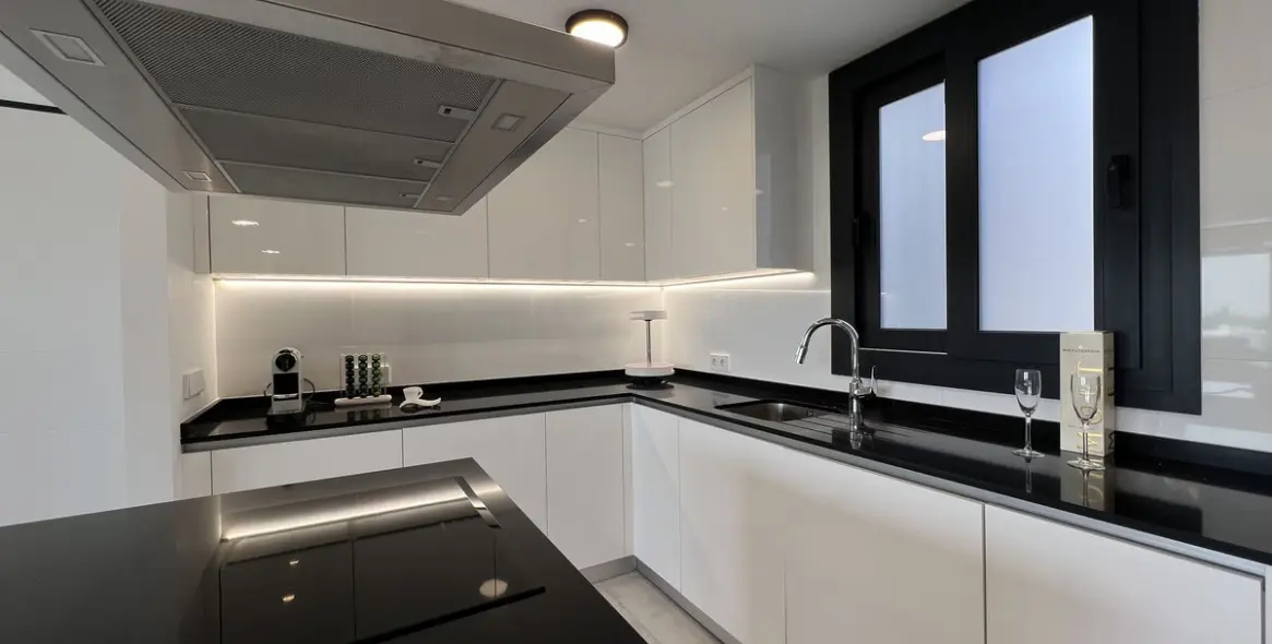 Sale of middle floor apartment in Atalaya 18