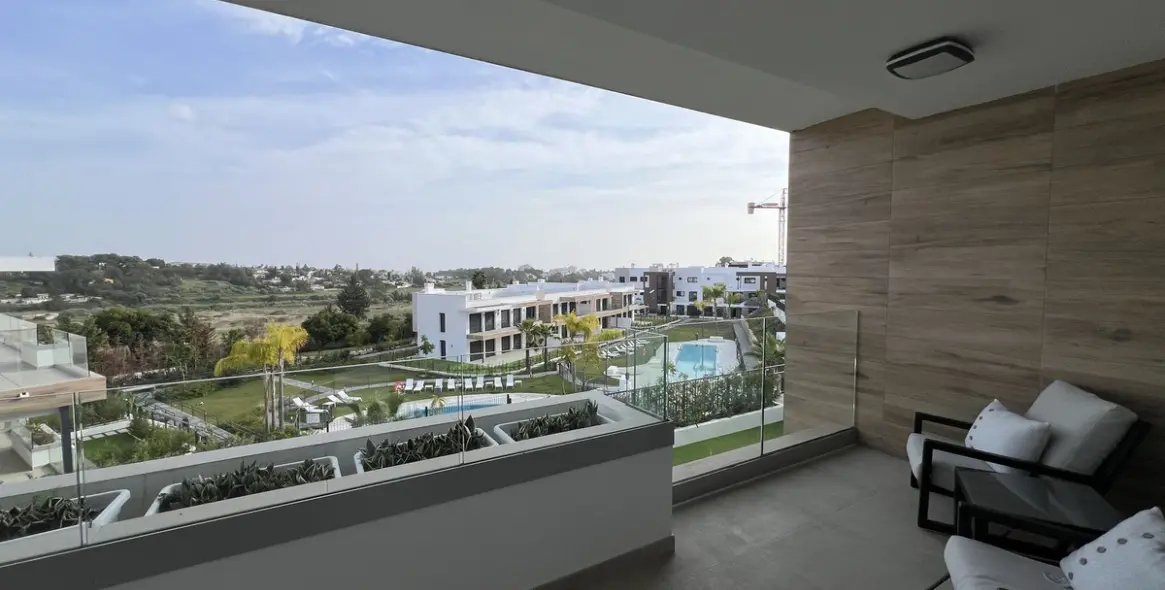 Sale of middle floor apartment in Atalaya 23