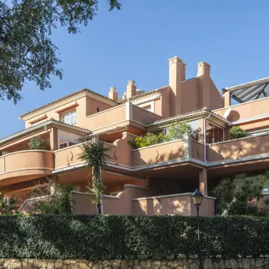 Продажа апартаментов на среднем этаже в Nueva Andalucía