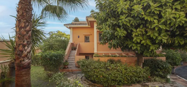 Продажа апартаментов на среднем этаже в Nueva Andalucía 2