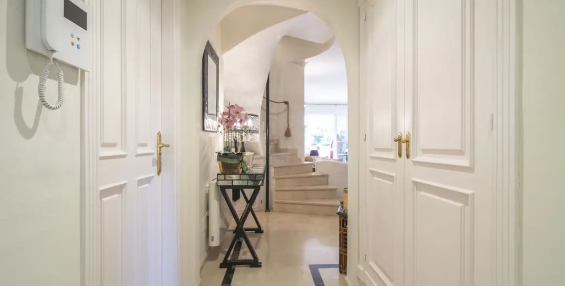 Продажа апартаментов на среднем этаже в Nueva Andalucía 4