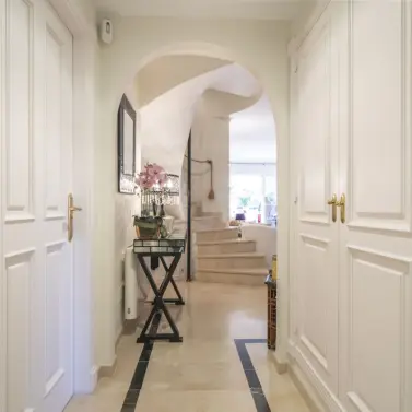 Продажа апартаментов на среднем этаже в Nueva Andalucía