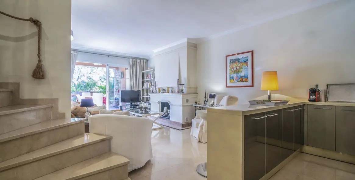 Продажа апартаментов на среднем этаже в Nueva Andalucía 11