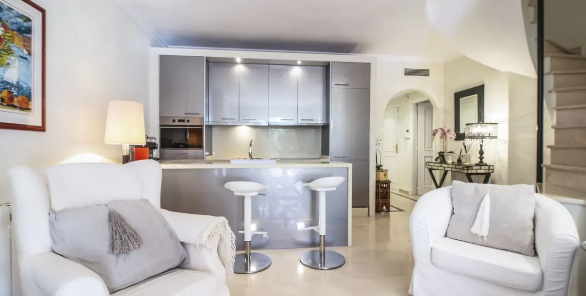 Продажа апартаментов на среднем этаже в Nueva Andalucía 13