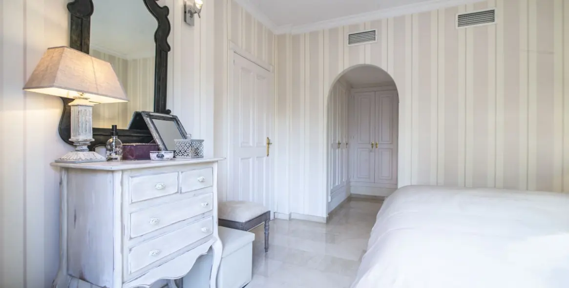 Продажа апартаментов на среднем этаже в Nueva Andalucía 22