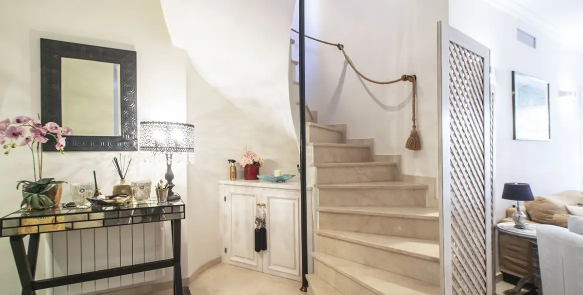 Продажа апартаментов на среднем этаже в Nueva Andalucía 26