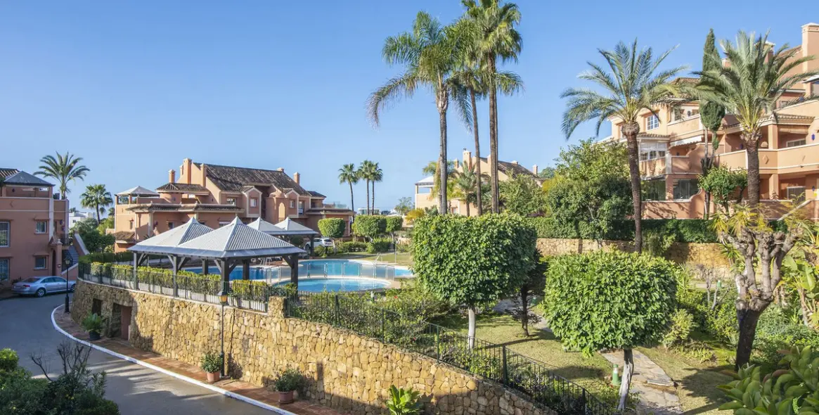 Продажа апартаментов на среднем этаже в Nueva Andalucía 31