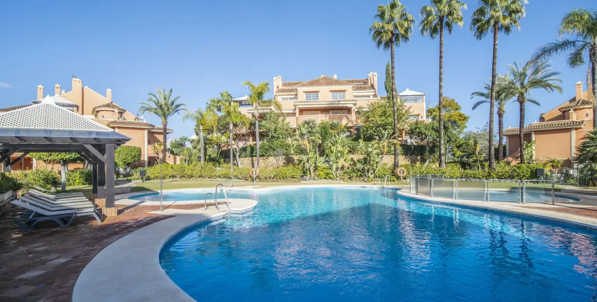 Продажа апартаментов на среднем этаже в Nueva Andalucía 32