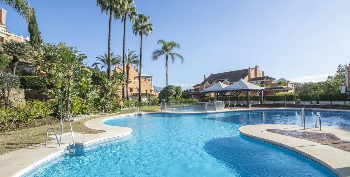 Продажа апартаментов на среднем этаже в Nueva Andalucía 33