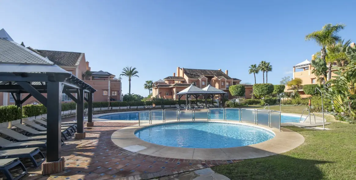 Продажа апартаментов на среднем этаже в Nueva Andalucía 34