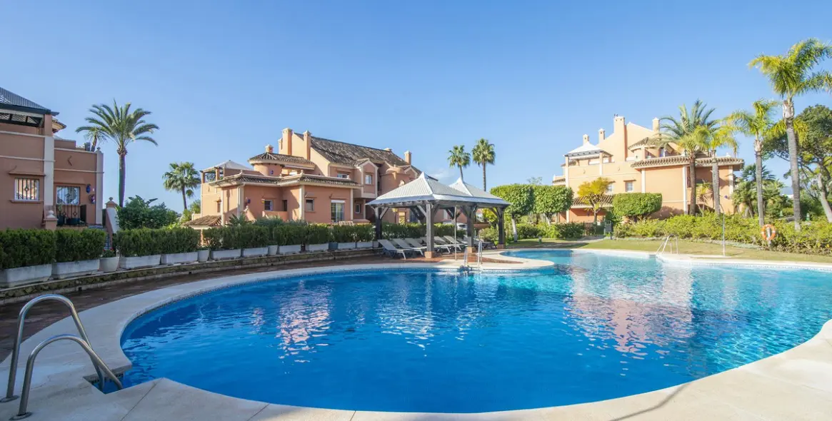 Продажа апартаментов на среднем этаже в Nueva Andalucía 35