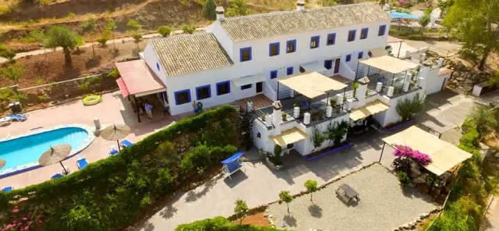 Venta de hotel en Guaro 3