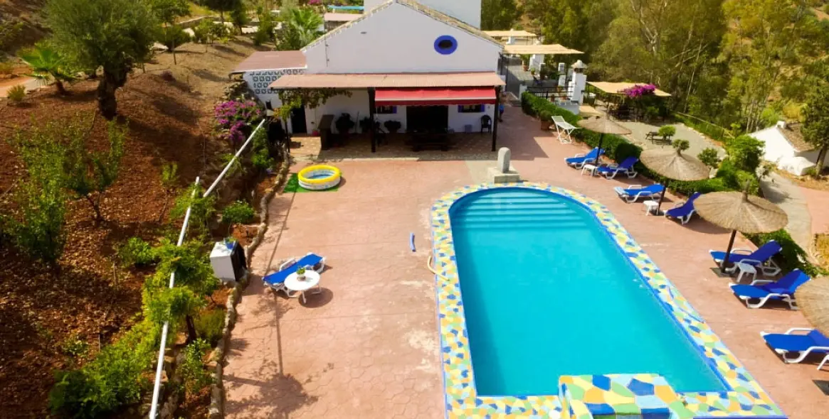 Продажа отеля в Guaro 8