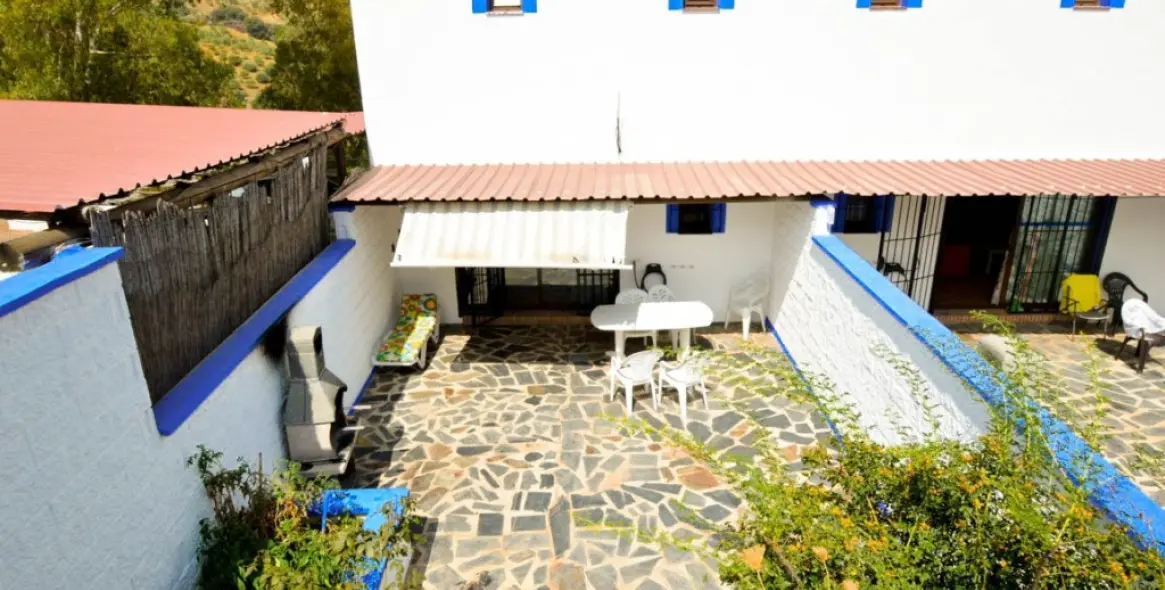 Продажа отеля в Guaro 10