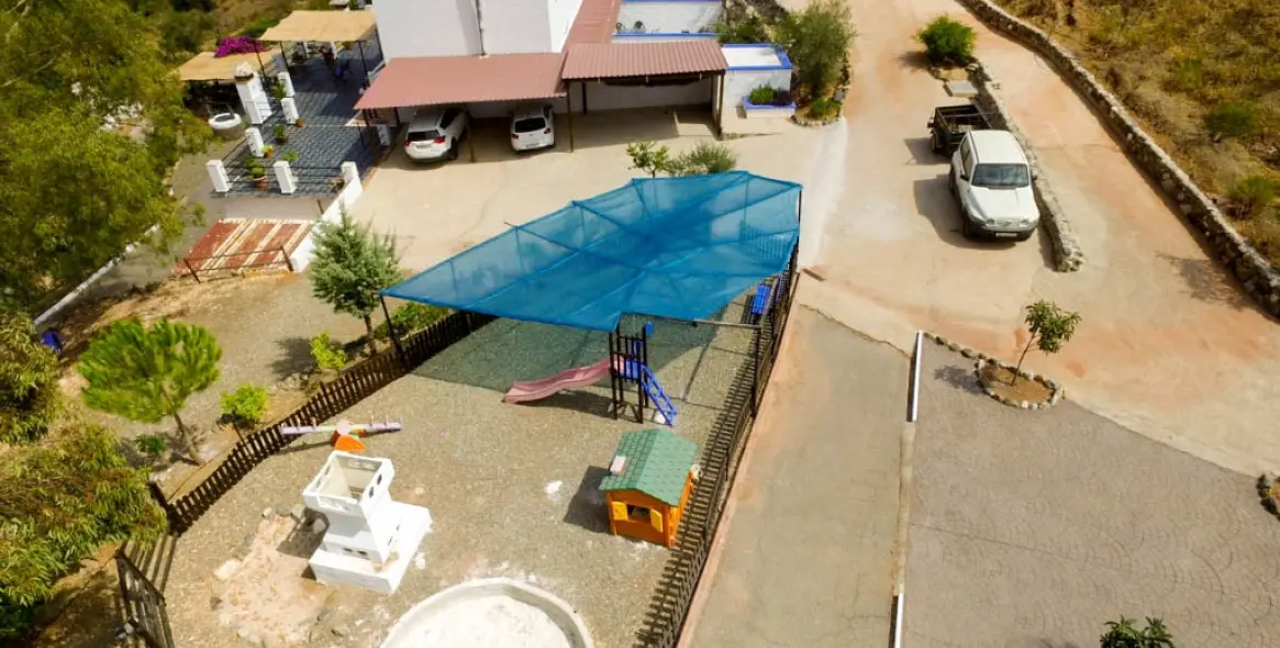 Продажа отеля в Guaro 15