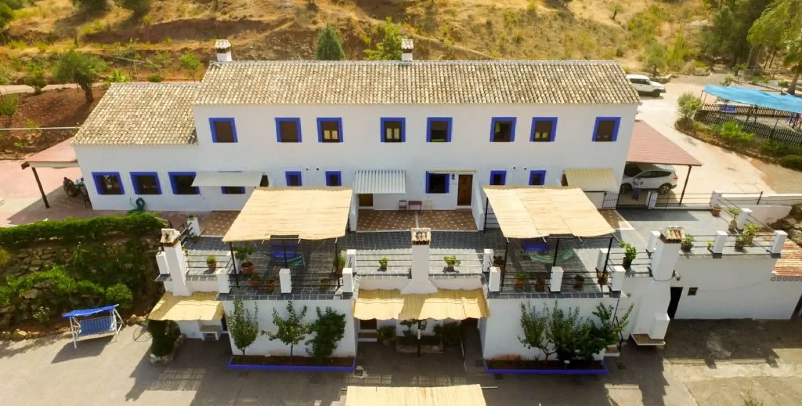Sale of hotel in Guaro 1