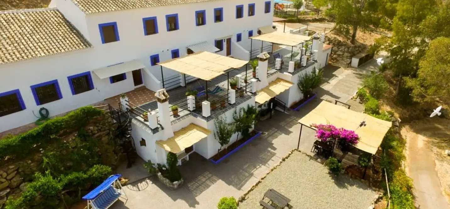 Sale of hotel in Guaro 1
