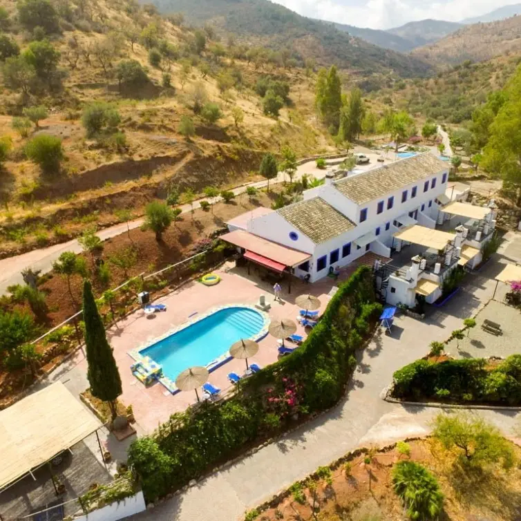 Sale of hotel in Guaro