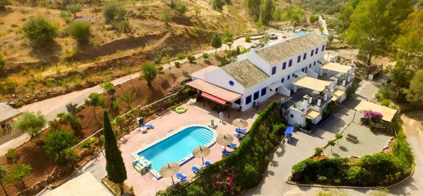 Sale of hotel in Guaro 2