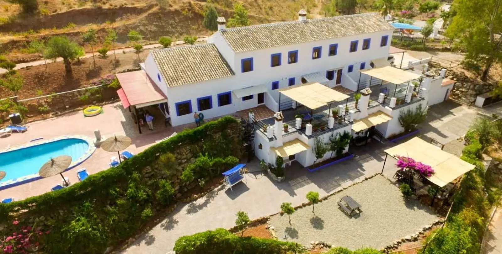 Sale of hotel in Guaro 4
