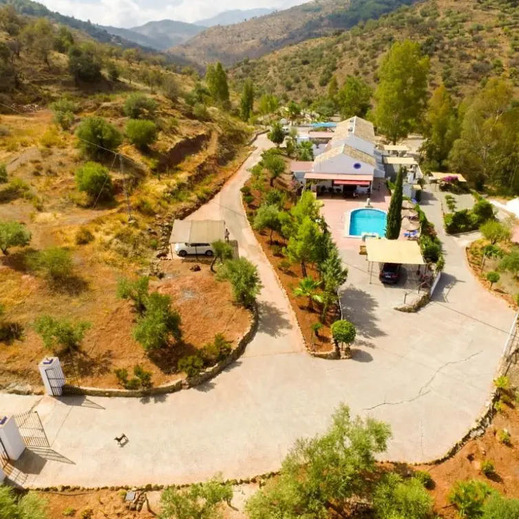 Sale of hotel in Guaro