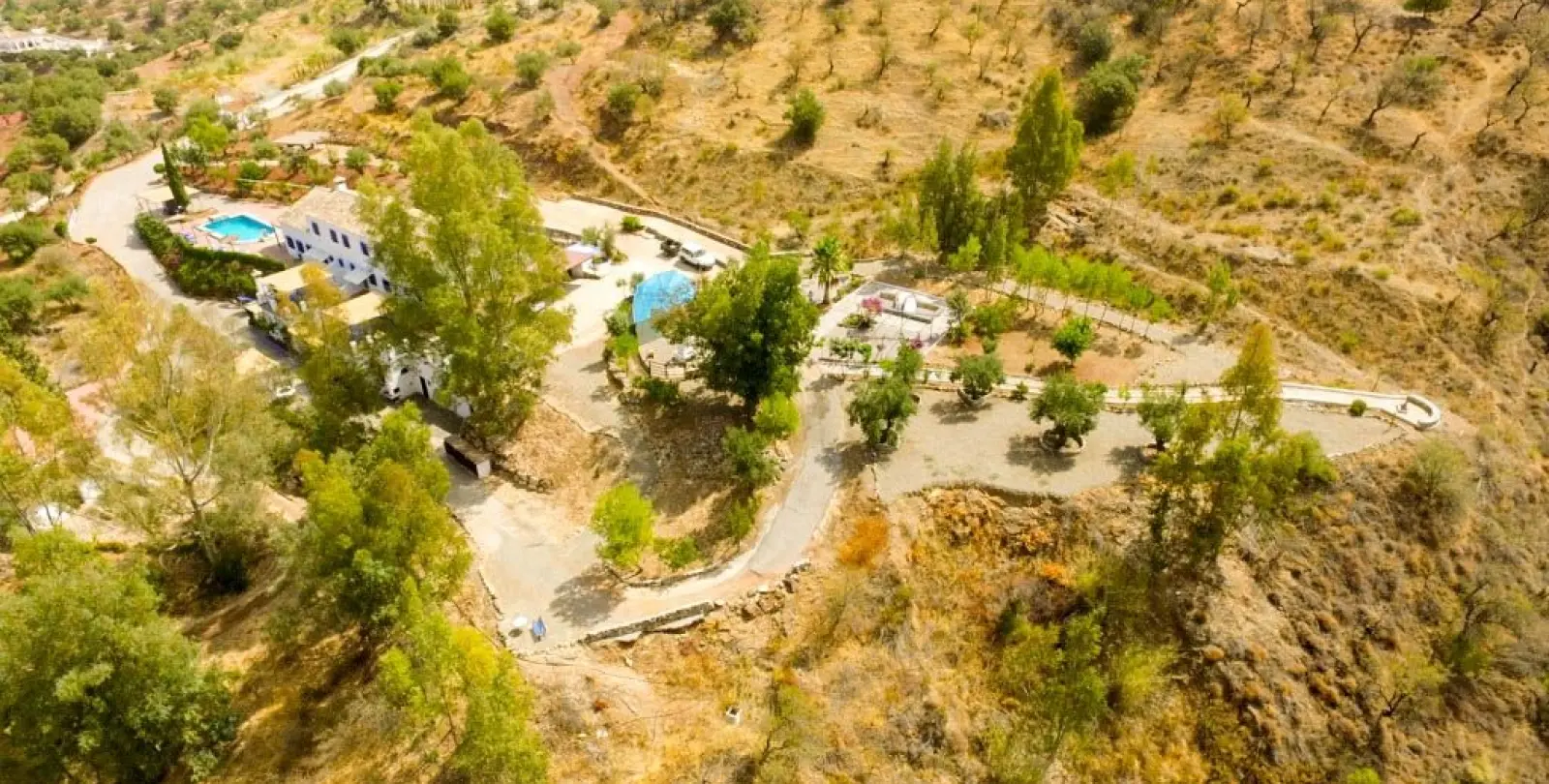 Sale of hotel in Guaro 13