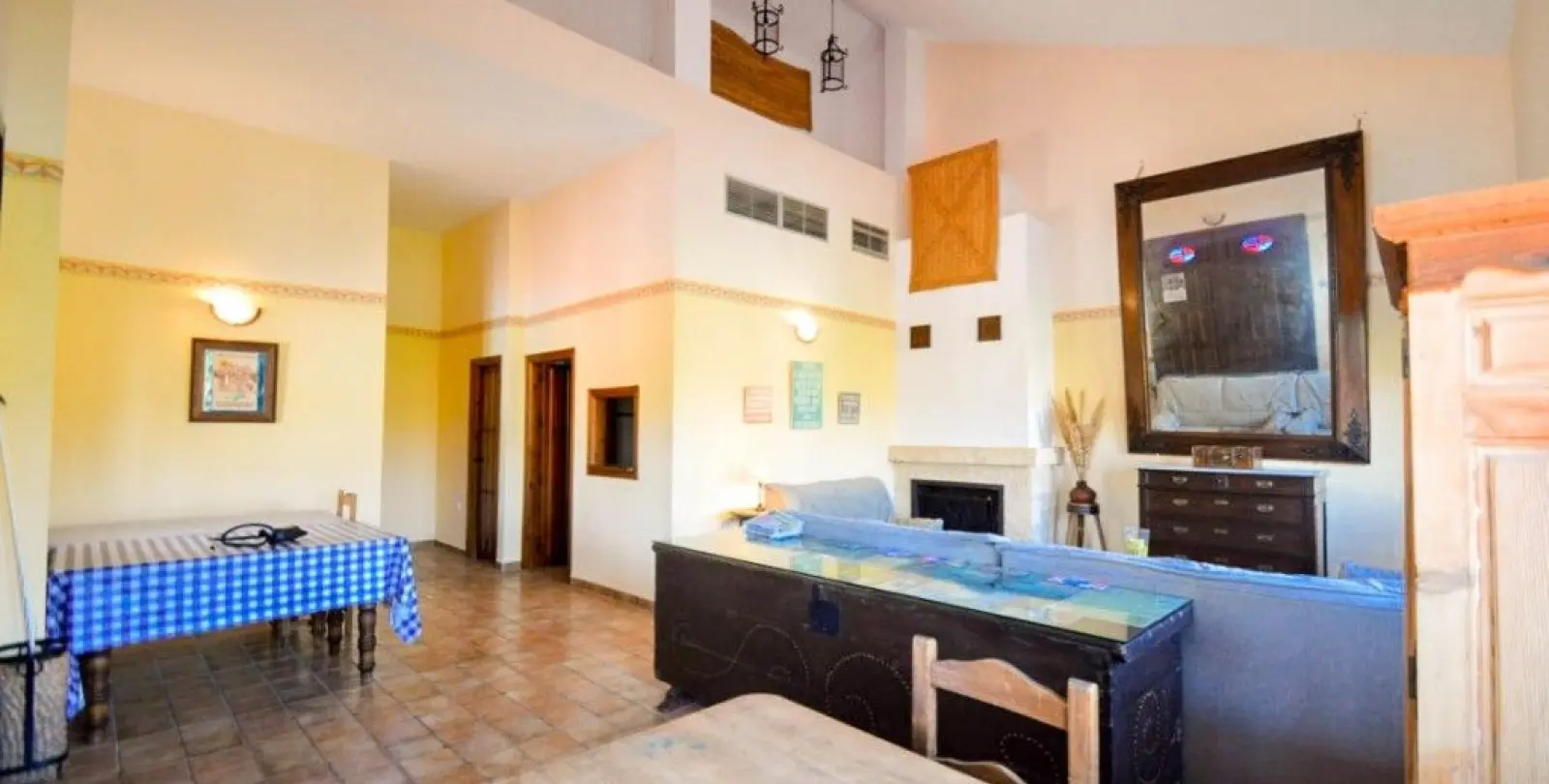 Sale of hotel in Guaro 19
