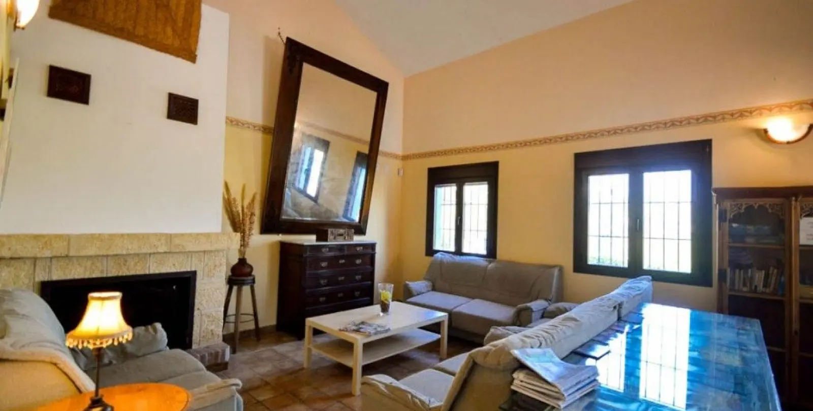 Sale of hotel in Guaro 20