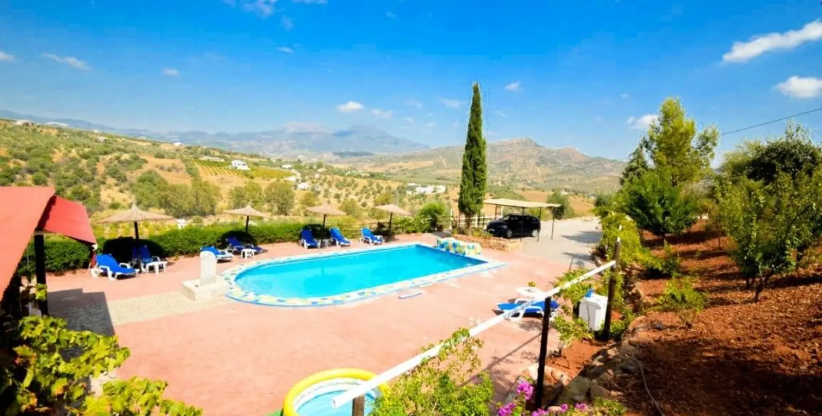 Sale of hotel in Guaro 27