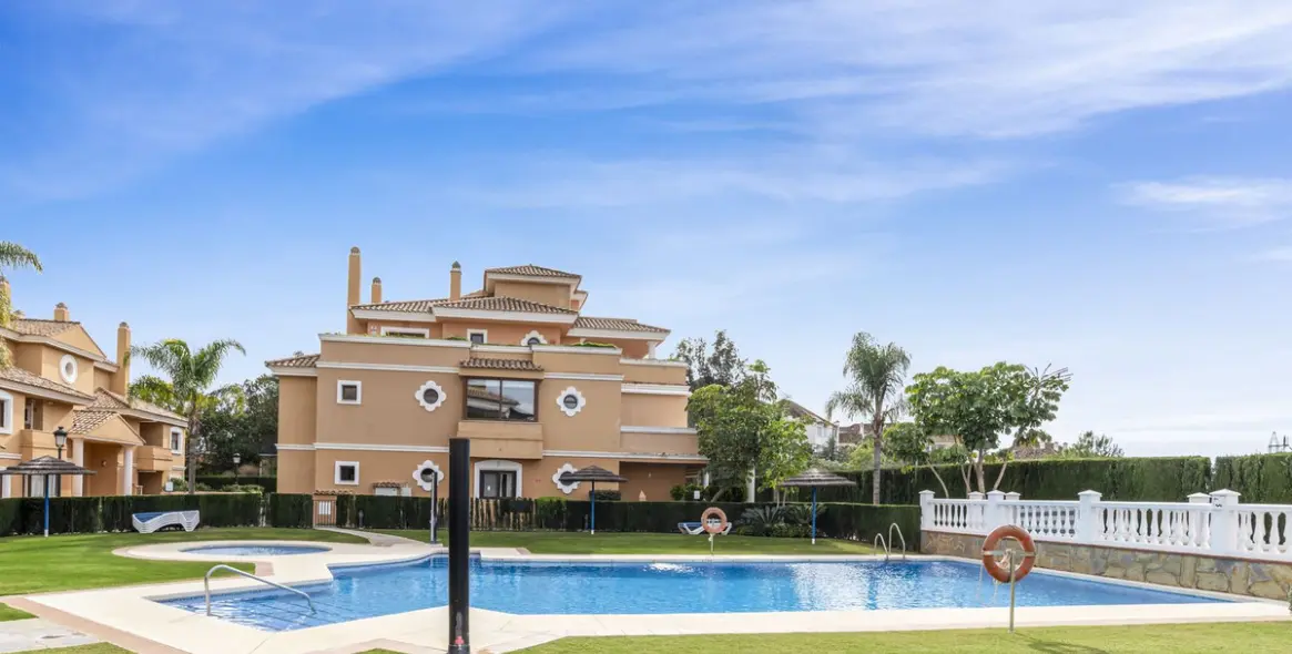 Venta de apartamento en planta baja en The Golden Mile 1