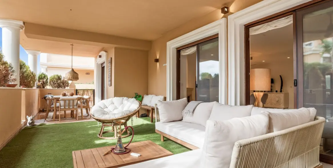 Sale of ground floor apartment in The Golden Mile 4