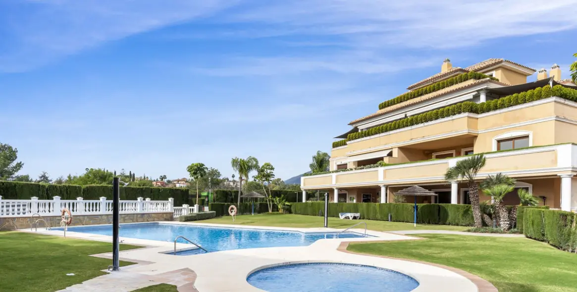 Sale of ground floor apartment in The Golden Mile 7