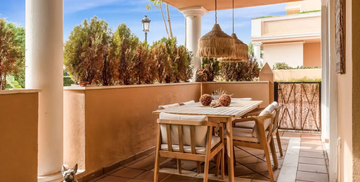 Sale of ground floor apartment in The Golden Mile 8