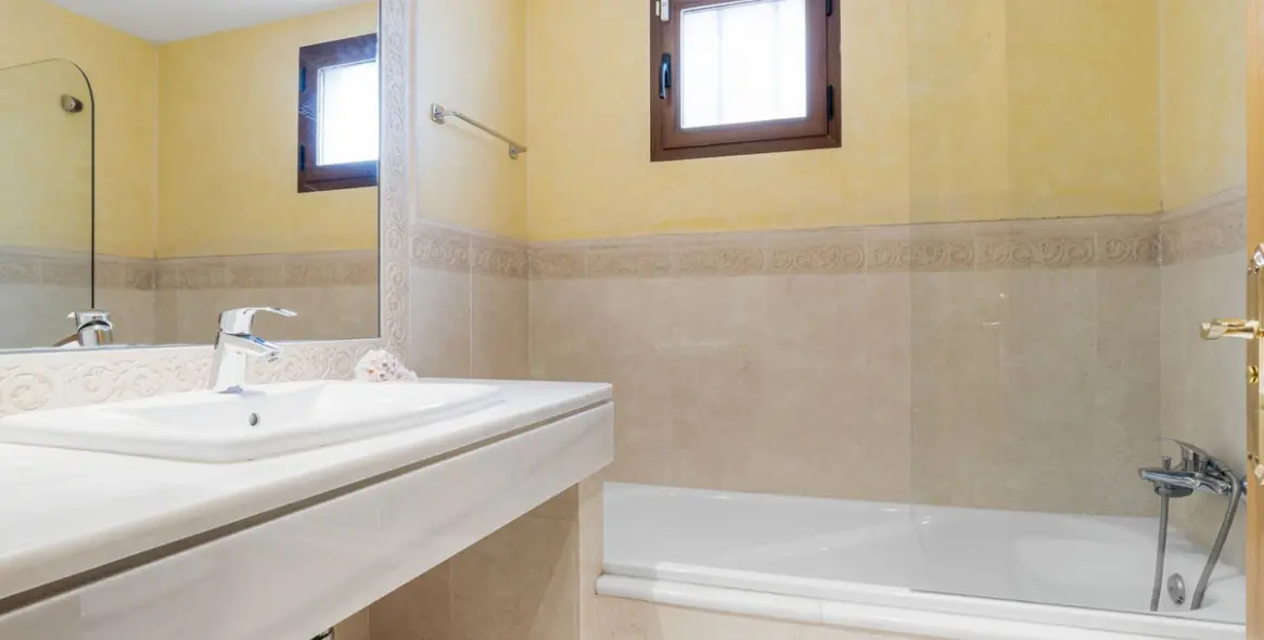 Продажа апартаментов на первом этаже в The Golden Mile 21