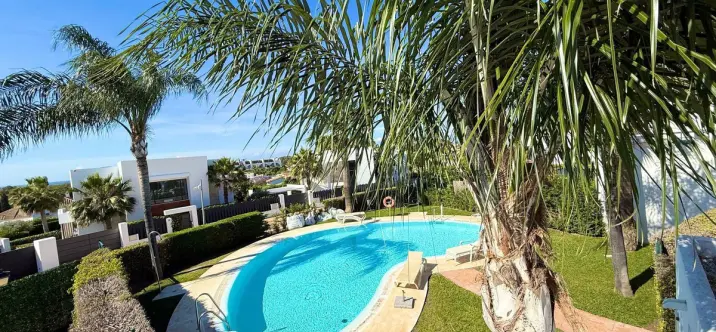 Venta de adosado en El Paraiso 0