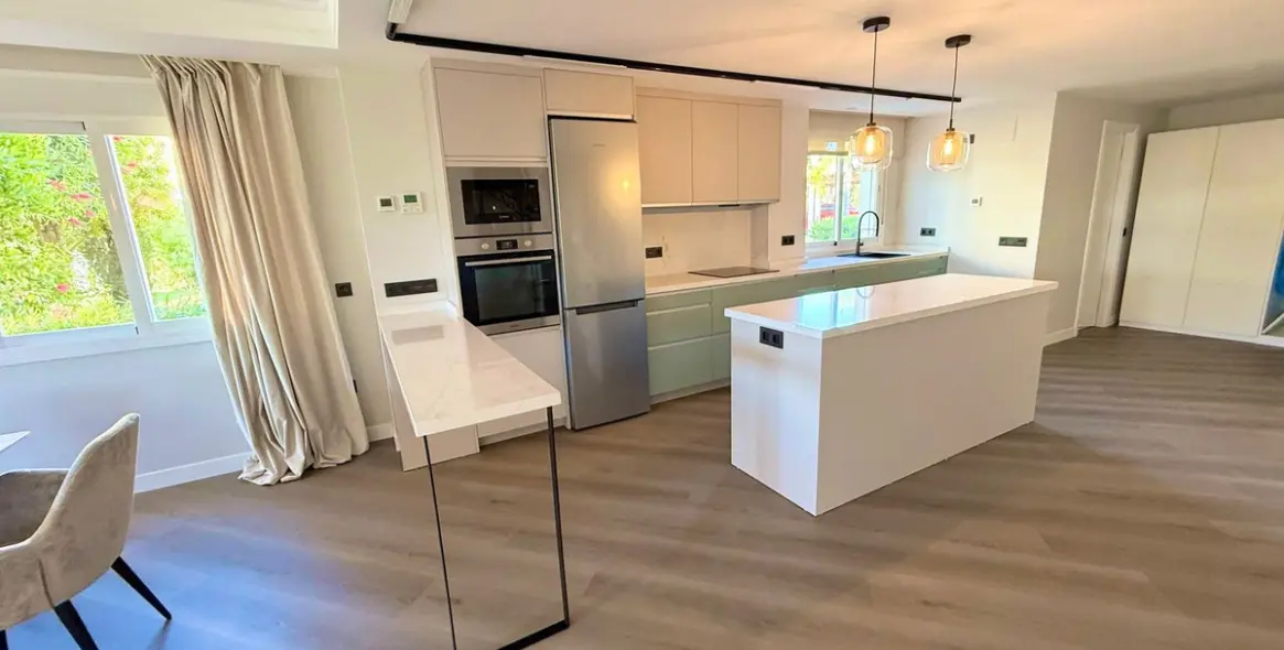 Venta de adosado en El Paraiso 3