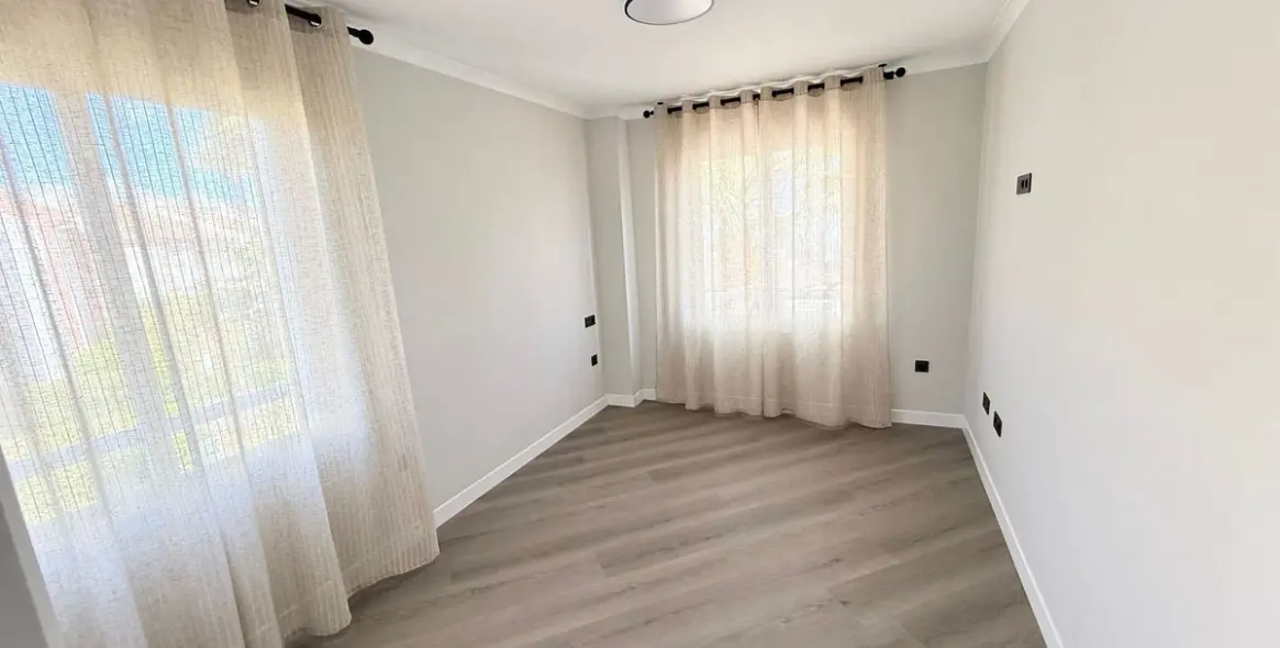 Venta de adosado en El Paraiso 8