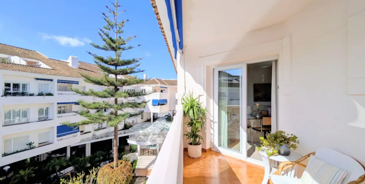 Venta de ático dúplex en San Pedro de Alcántara 9